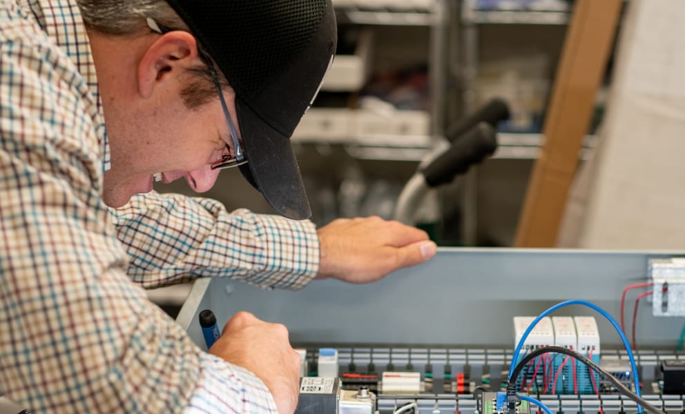 tc-Nomad-Controls-Contractor-blogthumbnail.jpg