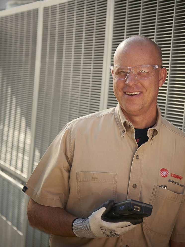 Trane_technician_attentiontodetails_OneUp.jpg